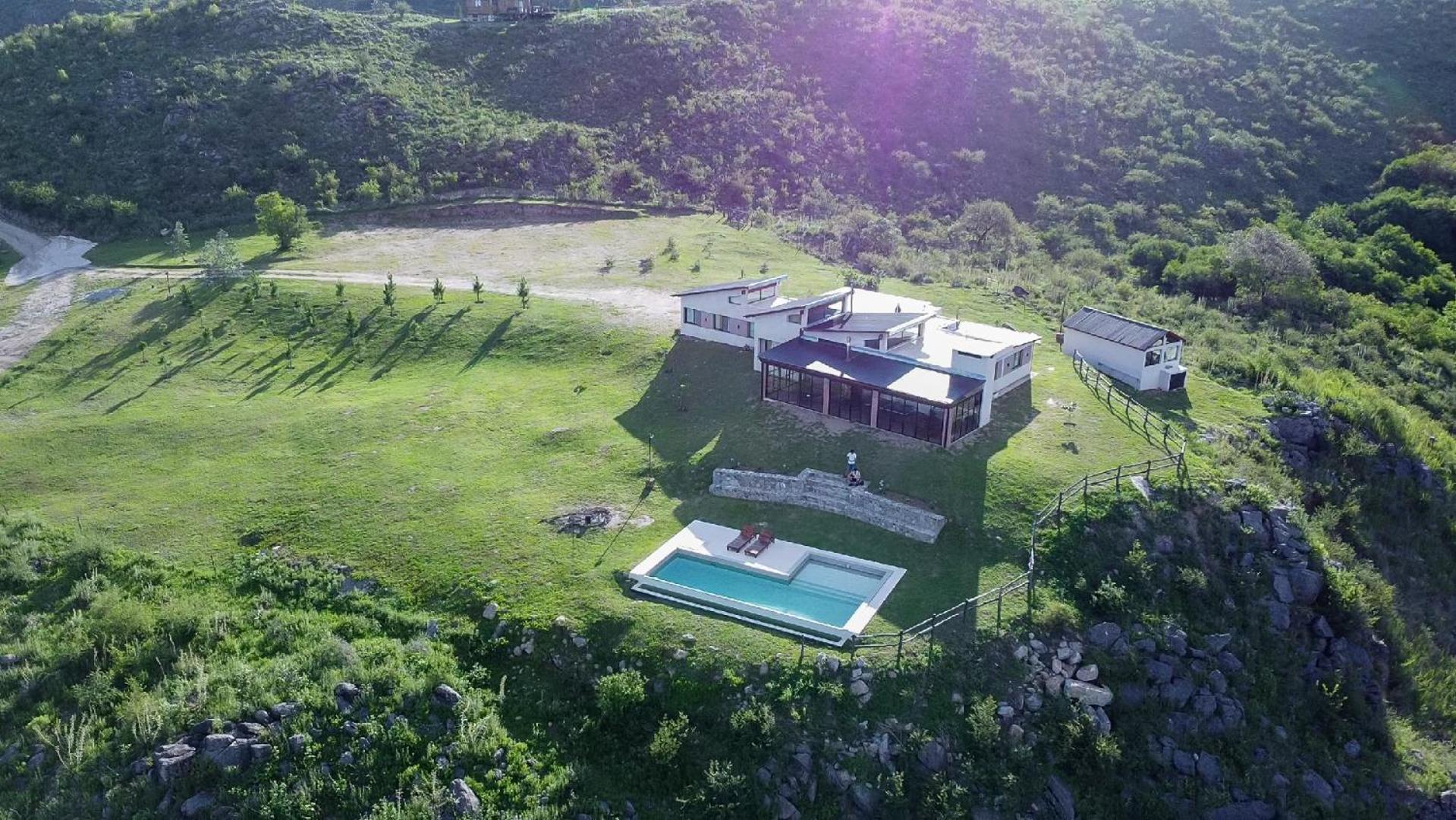 Chalet Casa En Ascochinga B.° Cerrado. Sierras De *